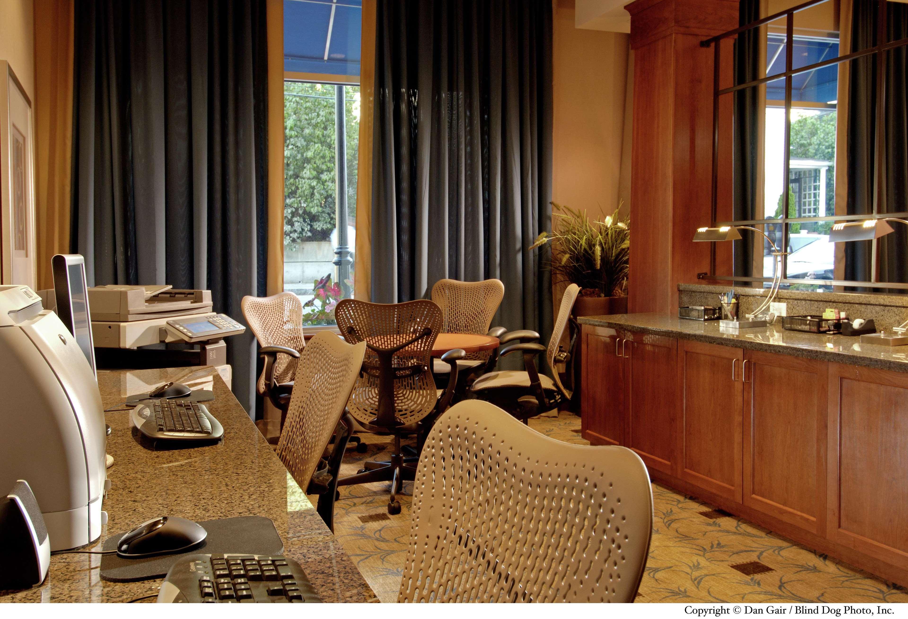 Hilton Garden Downtown 3*